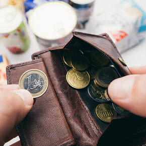 Un commerçant refuse un paiement en espèces, et pourtant l’argent liquide est un moyen de paiement légal